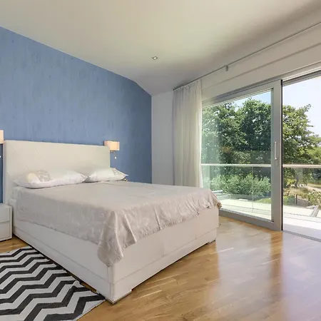 Tatil Evi House Krnic 2 Pelegrin