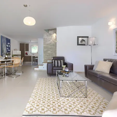 펜션 House Krnic 2 *