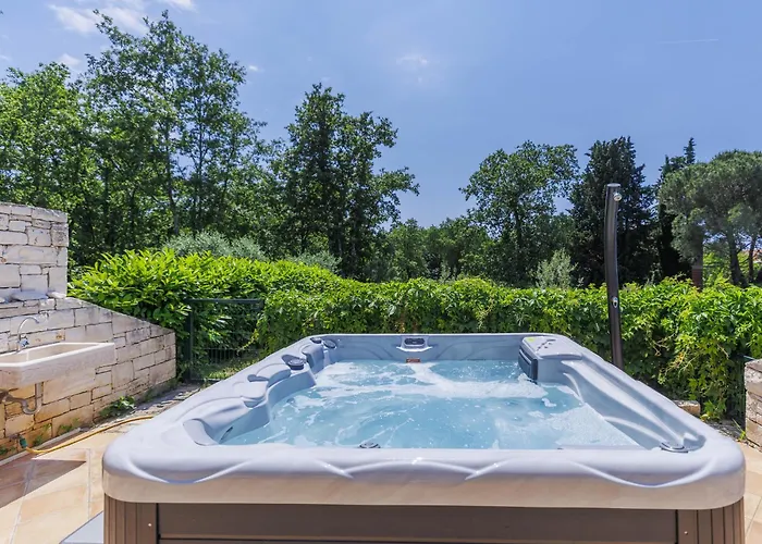 Semesterbostad House Krnic 2 *