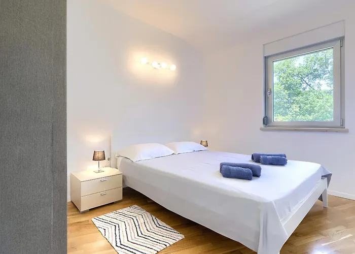 House Krnic 2 Semesterbostad *